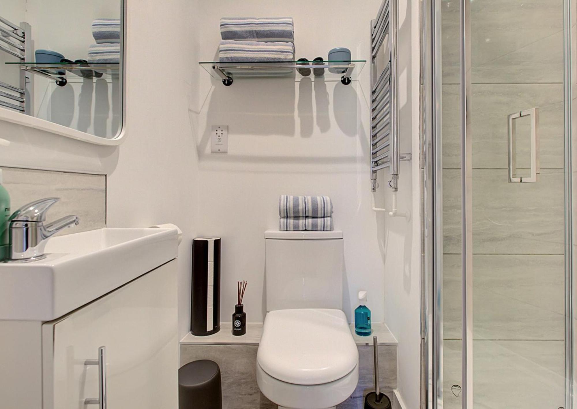Stylish, Business Traveller Friendly Apartment, With Free Parking And Netflix Farnborough  Kültér fotó