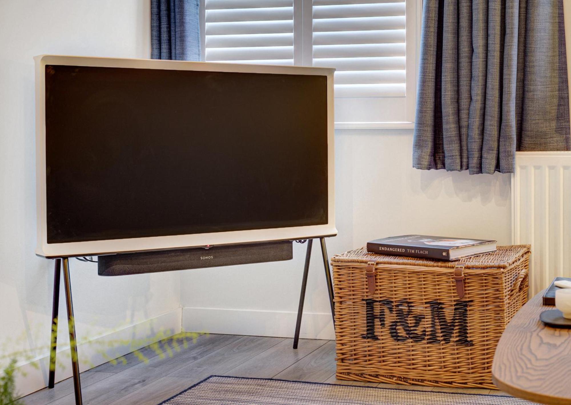 Stylish, Business Traveller Friendly Apartment, With Free Parking And Netflix Farnborough  Kültér fotó