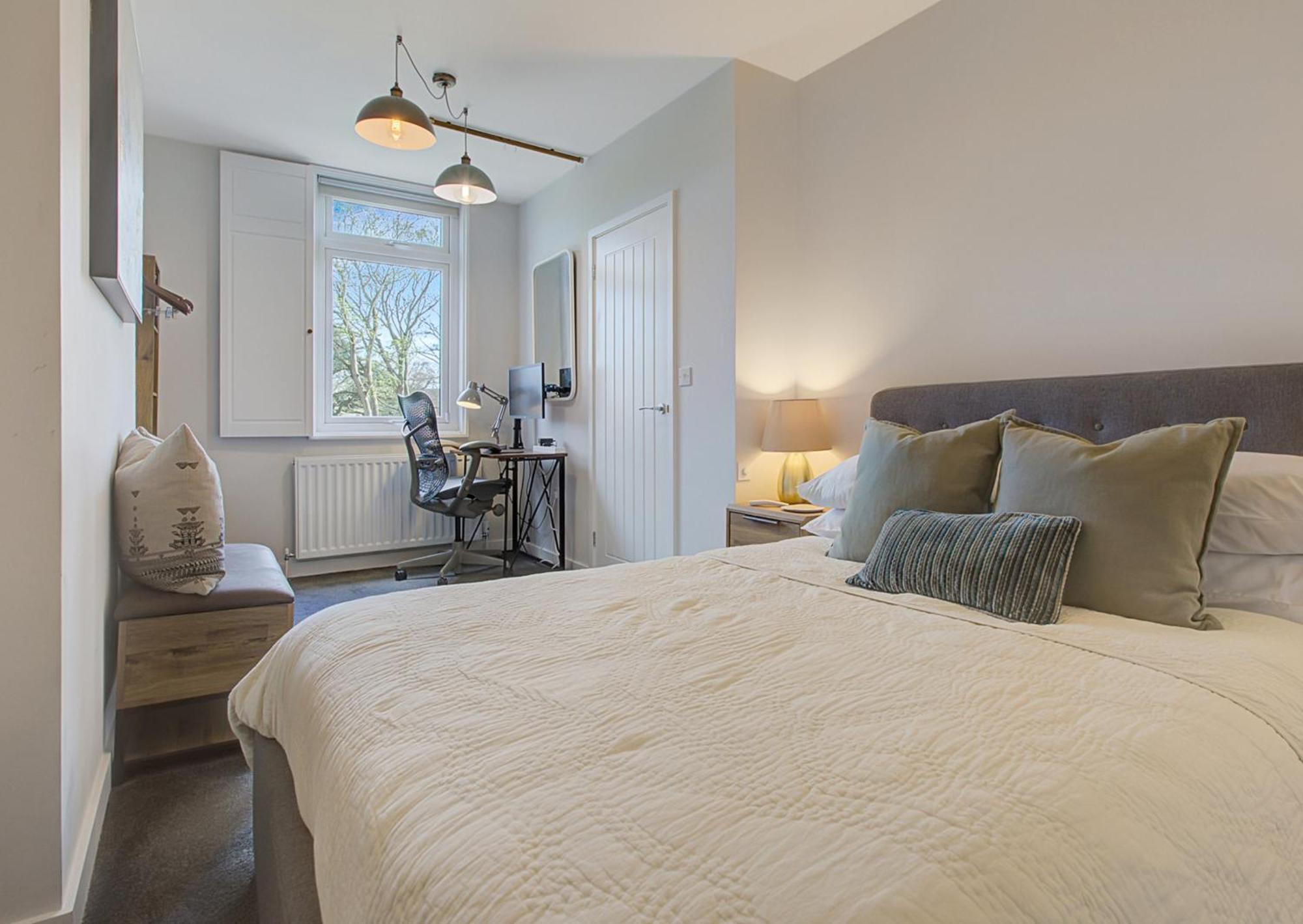 Stylish, Business Traveller Friendly Apartment, With Free Parking And Netflix Farnborough  Kültér fotó