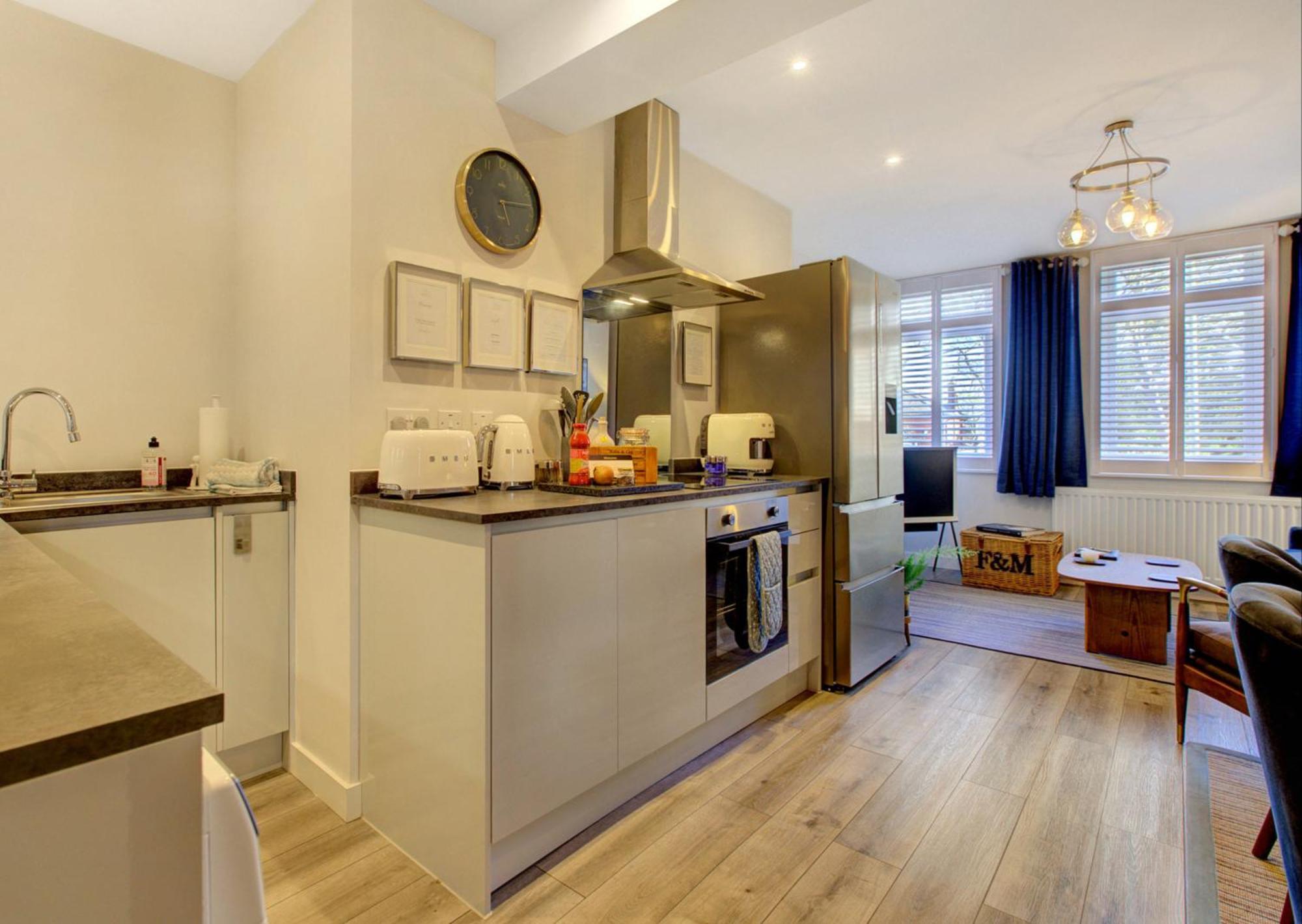Stylish, Business Traveller Friendly Apartment, With Free Parking And Netflix Farnborough  Kültér fotó