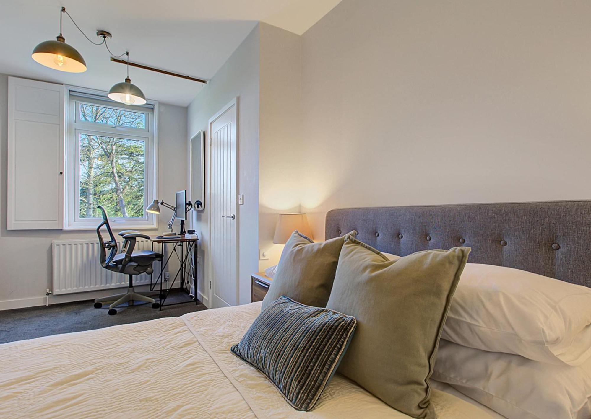 Stylish, Business Traveller Friendly Apartment, With Free Parking And Netflix Farnborough  Kültér fotó